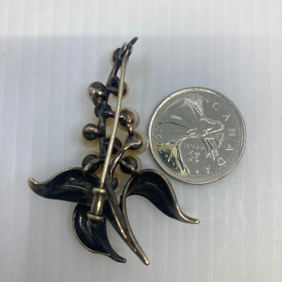 Vtg Lily of the valley faux pearl leaves brooch - Picture 2 of 2